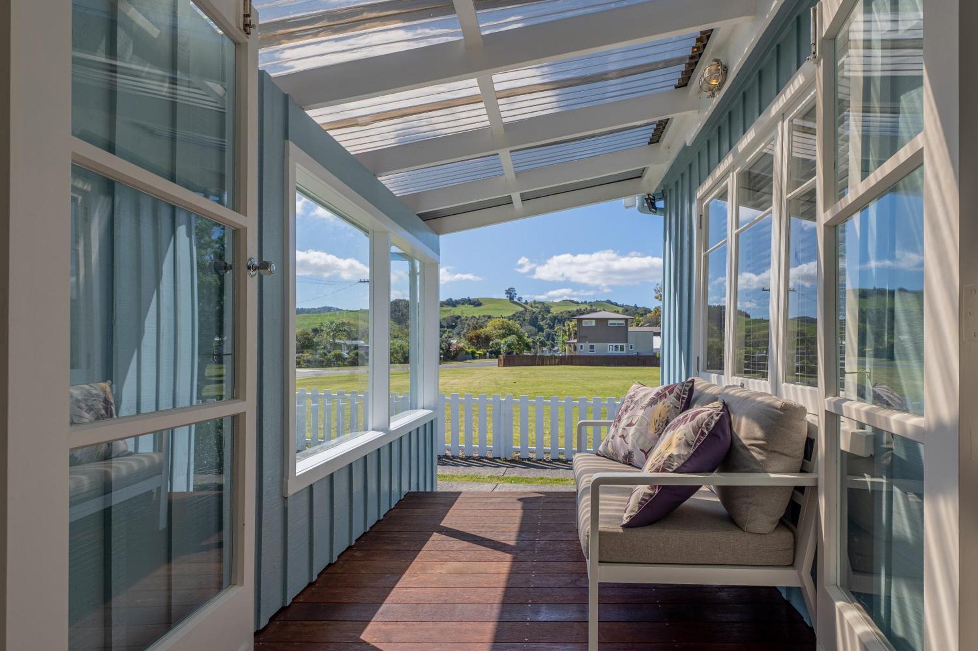Blue Belle Cottage Whitianga Exteriör bild